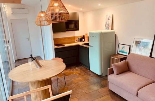 Collonges-au-Mont-d'Or Apartment | Studio Lyon Collonges au Mont D'or