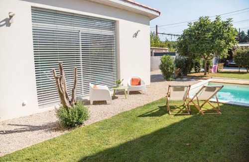 Collonges-au-Mont-d'Or Apartment | Studio Lyon Collonges au Mont D'or