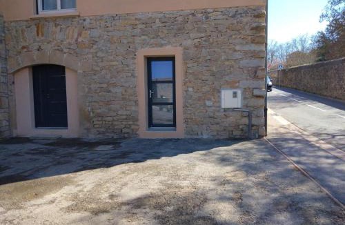 Saint-Georges-de-Luzencon Apartment | Studio Le Ménascle