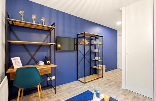 Saint-Jean Apartment | Studio L'Indigo - F1 design, hypercentre - CAEN