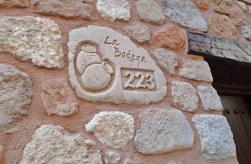 Ademuz Apartment | Studio 'La Bodega' with Wi-Fi