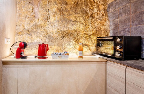 Ademuz Apartment | Studio 'La Bodega' with Wi-Fi