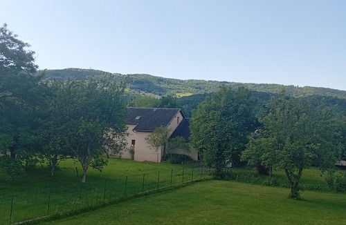 Saint-Come-d'Olt Apartment | Studio "La Clématite d'Olt" with Private Terrace and Wi-Fi