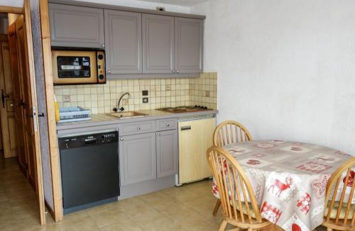 Saint-Gervais-les-Bains Apartment | Studio La pointe des Aravis 4 by Interhome