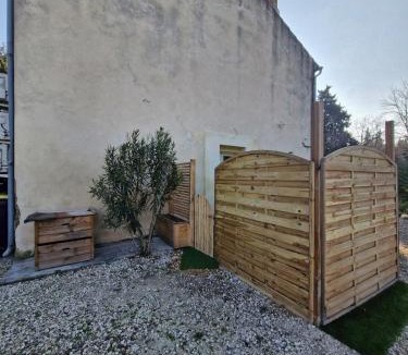 Saint-Etienne-du-Gres House | Studio la Poulette au MAS DU COQ