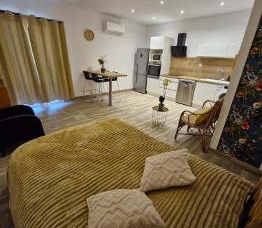 Saint-Etienne-du-Gres House | Studio la Poulette au MAS DU COQ