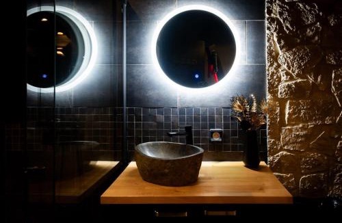 Centre Historique Apartment | Studio La Tentation - Spa, Champagne, Lit King Size