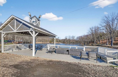 Monroe Apartment | Studio Lakeside Retreat Fast Wifi Great WFH