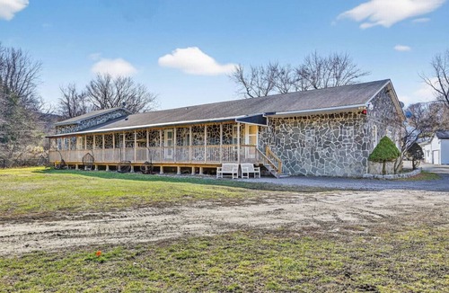 Monroe Apartment | Studio Lakeside Retreat Fast Wifi Great WFH