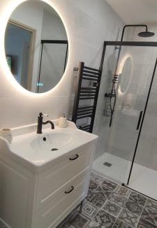 Livron House | Studio Le Balcon du Béarn