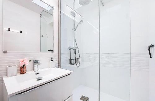 Le Grau-Du-Roi Apartment | Studio Le Cormoran-5 by Interhome