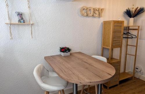 Bourgoin-Jallieu Apartment | Studio le Cosy - Bourgoin Centre