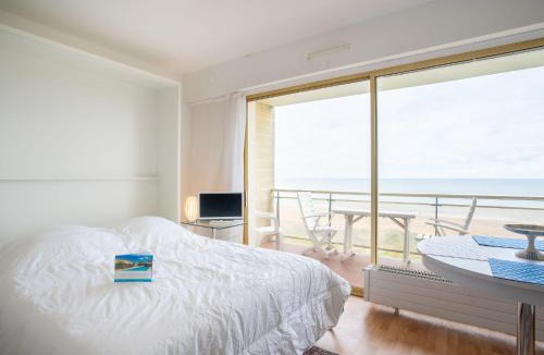 Varaville Apartment | Studio Le Golf-1 by Interhome