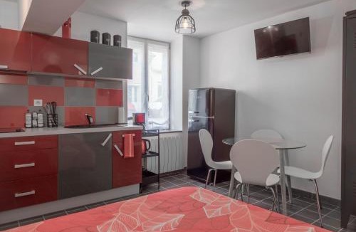 Saint-Denis-de-l'Hotel Apartment | Studio Le Ligérien