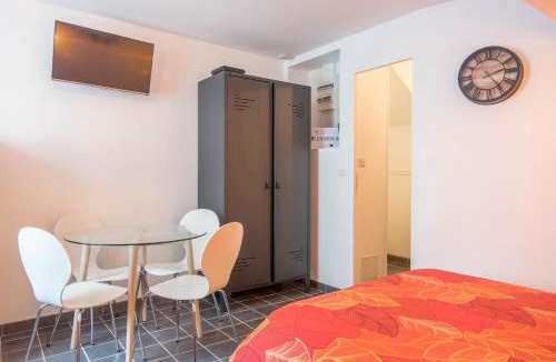 Saint-Denis-de-l'Hotel Apartment | Studio Le Ligérien