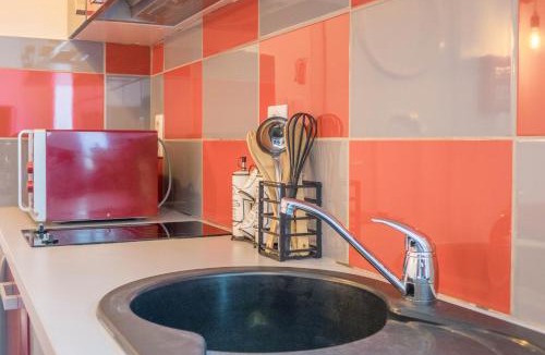 Saint-Denis-de-l'Hotel Apartment | Studio Le Ligérien