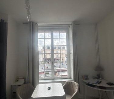 Fontainebleau Apartment | Studio Le Mansart au pied du Château Insead