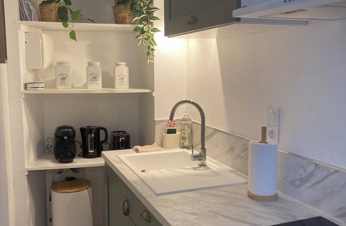 Cheille Apartment | Studio: Le nid charmant