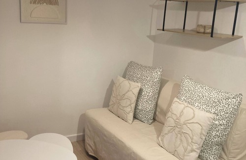 Cheille Apartment | Studio: Le nid charmant