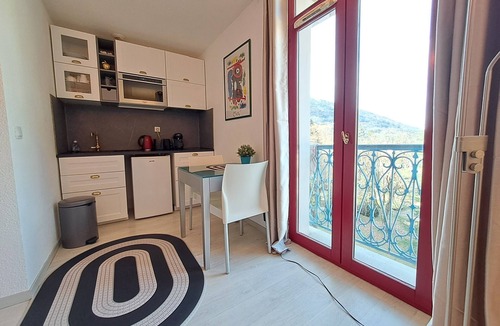 Allevard House | Studio Le Splendid 3-Star Hotel with Mountain View, Shared Garden and Wi-Fi