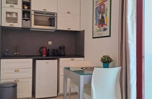 Allevard House | Studio Le Splendid 3-Star Hotel with Mountain View, Shared Garden and Wi-Fi