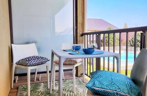 Equemauville Apartment | Studio "le tantôt" pool view