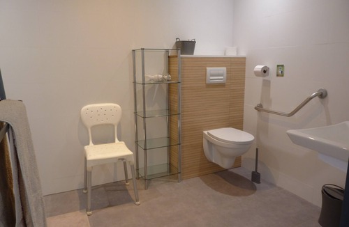 Joue-sur-Erdre Apartment | “Studio L’Erdre au Moulin” with Private Terrace, Shared Garden, and Wi-Fi