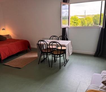 Bray-en-Val Apartment | Studio les Écuries de la forêt 2