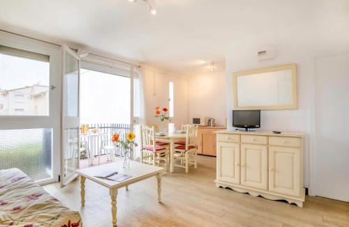 La Jetee Apartment | Studio Les Amandiers by Interhome