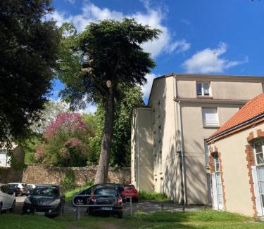 Cholet Apartment | Studio Les Cèdres, central et chaleureux !