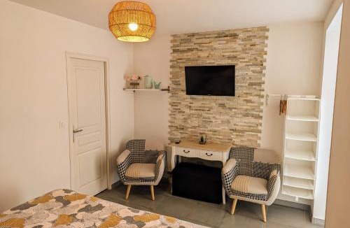 Sancourt Apartment | Studio Les chambres de la source - Milouin