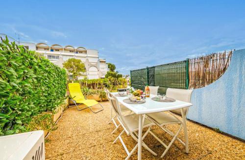 Le Grau-Du-Roi Apartment | Studio Les Floralies II-13 by Interhome