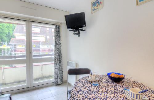 Trouville-sur-Mer Apartment | Studio Les Flots Bleus-1 by Interhome