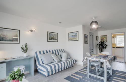 La Richardais Apartment | Studio Les Genêts by Interhome