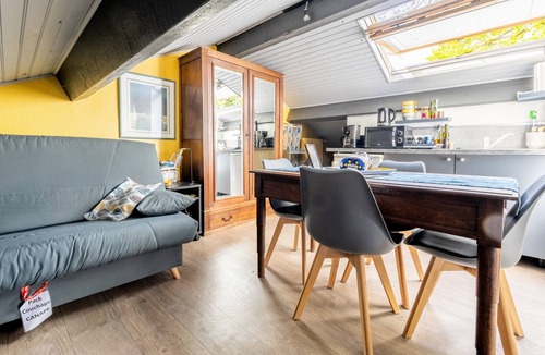 Bouaye Apartment | Studio 'Les Gîtes Du Robelier - Le Nid' with Shared Garden, Balcony, and Wi-Fi