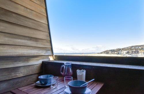 Deauville Apartment | Studio Les Marinas-12 by Interhome