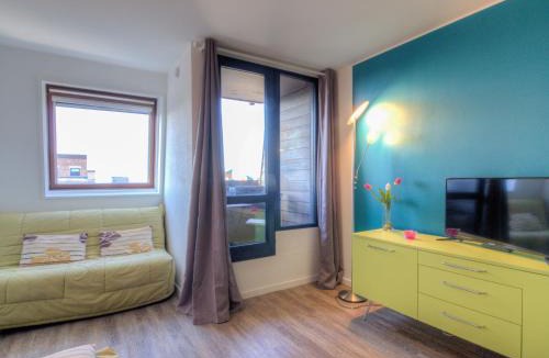 Deauville Apartment | Studio Les Marinas-4 by Interhome