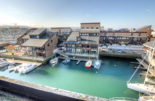 Deauville Apartment | Studio Les Marinas-4 by Interhome