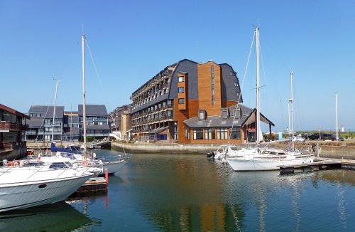 Deauville Apartment | Studio Les Marinas-4 by Interhome