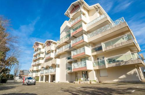 Arcachon Apartment | Studio Les Pieds dans l'eau by Interhome