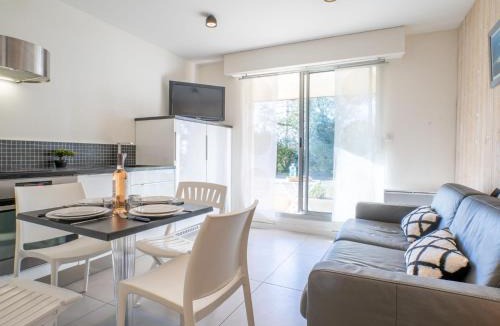 Arcachon Apartment | Studio Les Pieds dans l'eau by Interhome