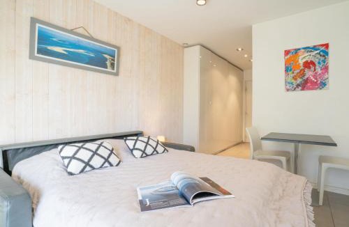 Arcachon Apartment | Studio Les Pieds dans l'eau by Interhome