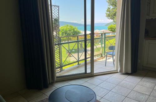 Duingt Apartment | Studio les pieds dans l'eau
