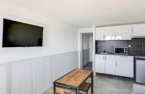 Le Lavandou Apartment | Studio Les Sables d'Aiguebelle-2 by Interhome