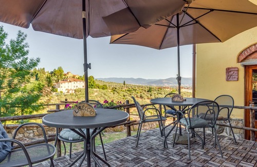 San Martino alla Palma Apartment | Studio 'Libeccio' with Shared Pool, Wi-Fi and Air Conditioning