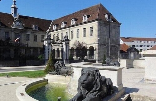 Lons-le-Saunier Apartment | STUDIO LILOU