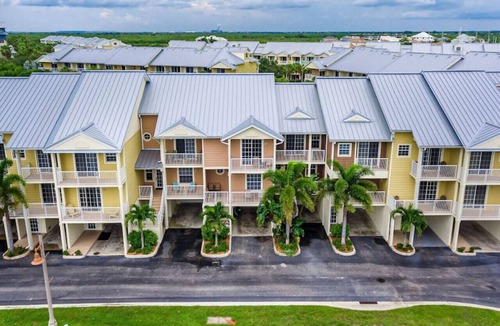 Ruskin Condo | Studio Little Harbor 512 - Ground unit - Private Beach