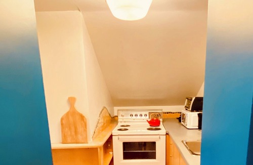 Monkland Village Apartment | Studio located in the Monkland Village area