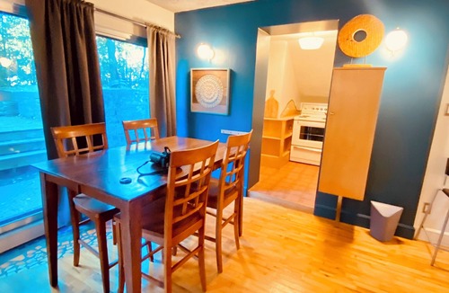 Monkland Village Apartment | Studio located in the Monkland Village area