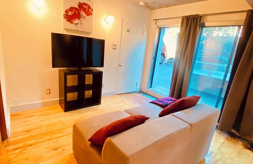 Monkland Village Apartment | Studio located in the Monkland Village area